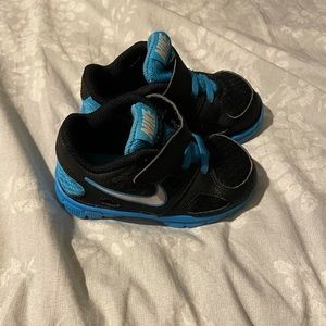 Toddler boys size 6 Nike shoes